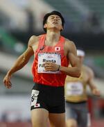 　男子４００メートル（視覚障害Ｔ１３）決勝　２位でゴールし、悔しい表情を見せる福永凌太＝神戸ユニバー記念競技場