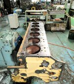 【写真❸】分解整備中の特急車両のエンジン。気動車の心臓部だけに丁寧に整備される