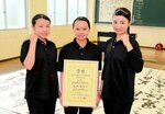 ２連覇に向け意気込む（左から）谷田さん、村尾さん、田中さん＝鳥取市西品治の鳥取城北高