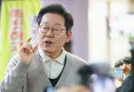 　９日、韓国南東部の慶尚北道永川市の市場で演説する「共に民主党」の李在明前代表（聯合＝共同）