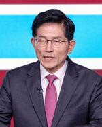 　１９日、韓国の与党「国民の力」の予備選候補の討論会で発言する金文洙前雇用労働相＝ソウル（聯合＝共同）