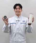 「水分補給でステンレスボトルを持ち歩く機会が増えるので、便利さを実感してほしい」と話す象印マホービンの荻田比呂さん＝２０２４年４月、大阪府大東市
