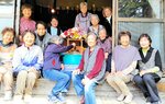 ４年ぶりの花祭りに集まった女性たち