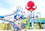 リニューアルオープンした「タコ公園」＝２０２３年４月28日、鳥取県琴浦町