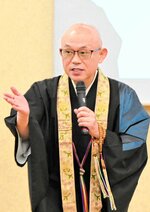 仏様の教えに基づいて幸せな人生を送るためのこつを説く丸山さん