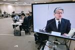 　原子力規制委の会合で発言する山中伸介委員長＝４月３０日午前、東京都港区