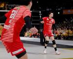 　愛知に２連勝して初代王者に輝き、喜ぶサントリーの高橋藍（右）＝ららアリーナ東京ベイ