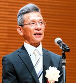 感謝と決意の言葉を述べる三谷会長