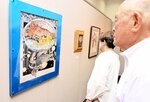 華やかな墨彩画が並ぶ会場