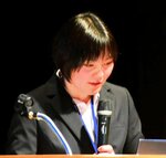 星空舞について報告する研究員