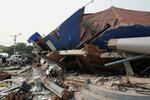 　２９日、地震で倒壊したミャンマーの首都ネピドーの建物（ＡＰ＝共同）