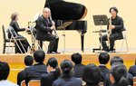 生徒たちを魅了したプロによる演奏会