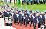 力強い足取りで入場行進する兵庫県選手団＝７日、鹿児島市の白波スタジアム