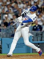 　ヤンキース戦の６回、この試合２本目の本塁打を放つドジャース・大谷＝ロサンゼルス（共同）