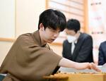 　第８２期名人戦７番勝負第５局を制し、初防衛を果たした藤井聡太名人＝２７日午後、北海道紋別市