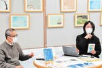 田中千鳥の詩について語る中林さん（右）と岡野教授