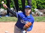 　ブルペンで投球するドジャース・大谷＝ワシントン（共同）