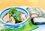 岩津ねぎをふんだんに使った新メニュー「絶品！ねぎうどん」＝朝来市岩津の道の駅フレッシュあさご