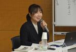 　講演する相愛大教授の荒井真理亜さん＝堺市堺区宿院町の「さかい利晶の杜」