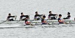 男子かじ付き４人スカル決勝２回戦　米子工（奥左から高坂、清水、三宅、西田、小田）が米子西と激しく競り合う＝湖山池ボートコース