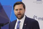 　ミュンヘン安全保障会議で演説するバンス米副大統領＝２月１４日、ドイツ南部ミュンヘン（ゲッティ＝共同）
