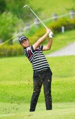 　第３日、通算１１アンダーで単独首位に立った小木曽喬＝韓国・南春川ＣＣ（共同）