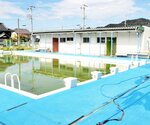 老朽化が著しく本年度末をめどに廃止する方針の浜坂Ｂ＆Ｇ海洋センタープール＝新温泉町浜坂