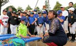 実演を交えてトレーニング方法を解説する高島さん（手前右）