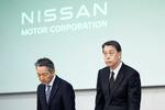 　下請け問題についての記者会見に臨む日産自動車の内田誠社長（右）＝５月３１日午後、横浜市