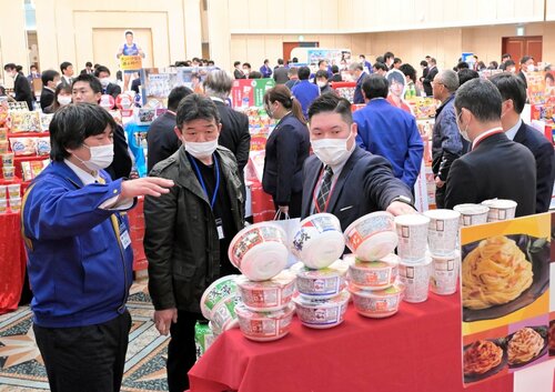 各社一押しの商品が並ぶ会場