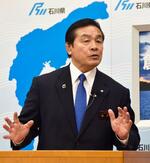 　石川県庁で記者会見する馳浩知事＝１１日午後