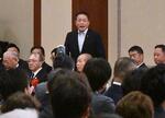 　自民党北海道連大会に出席した長谷川岳参院議員（中央上）＝１６日午前、札幌市内のホテル