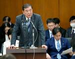 　衆院厚労委で答弁する石破首相＝３０日午前