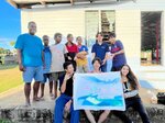 フィジーで海洋環境ボランティアに参加した高校生（前列中央）。生物多様性などをテーマにした絵本「海と空の約束」を日本から持参して、現地の教会で英語で朗読した＝県提供
