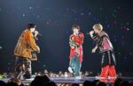　ライブでパフォーマンスする「ｔｉｍｅｌｅｓｚ」のメンバー＝横浜アリーナ