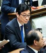 　衆院本会議に出席した西村康稔氏＝３日午後