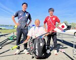 ローイングで日本勢初となる８位入賞を果たした森（中央）＝日本ローイング協会提供