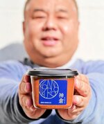 米国での販売が決まったみそ「神倉」＝４日、三朝町大瀬