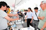 開始当時の「地ビールフェスタｉｎ米子」の様子。現在は市中心市街地を盛り上げるイベントとして定着した＝２０１８年８月３１日、米子市角盤町１丁目