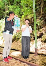 新世代の竹とキャラクターデザインを発表する神野さん（右）