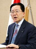 　インタビューに答える岩手県の達増拓也知事