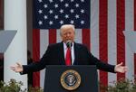 　米ホワイトハウスで演説するトランプ大統領＝２日（ロイター＝共同）