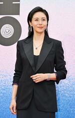 　約３億円のジュエリーを身にまとってイベントに登場した松嶋菜々子＝東京都台東区