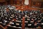 　都市緑地法などの改正法が可決、成立した参院本会議＝２２日午前