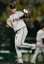 　６回２失点で３勝目を挙げた巨人・井上＝甲子園