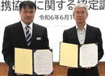 連携協定を結んだ鳥取西高の国岡校長（右）と鳥取大付属中の霜村校長＝１０日、鳥取市東町２丁目の鳥取西高