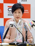 　記者会見する東京都の小池百合子知事＝２４日、都庁