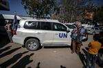 　「ＵＮ」と書かれた車両＝１３日、ガザ（ゲッティ＝共同）