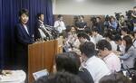 　２０１８年７月６日、松本智津夫死刑囚ら７人の刑執行について記者会見する上川陽子法相（当時）＝法務省