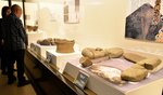 貴重な石囲炉などの出土品が展示されている会場